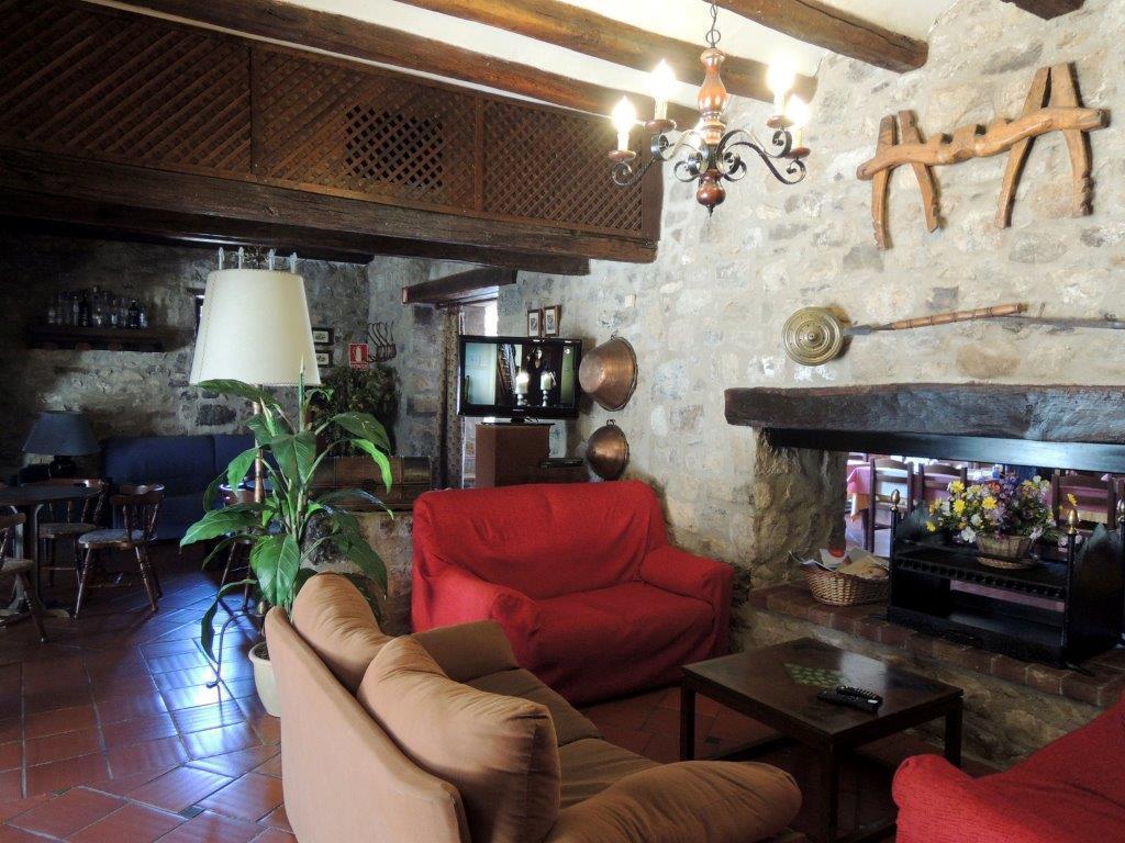 Oix Hostal De La Rovira מראה חיצוני תמונה